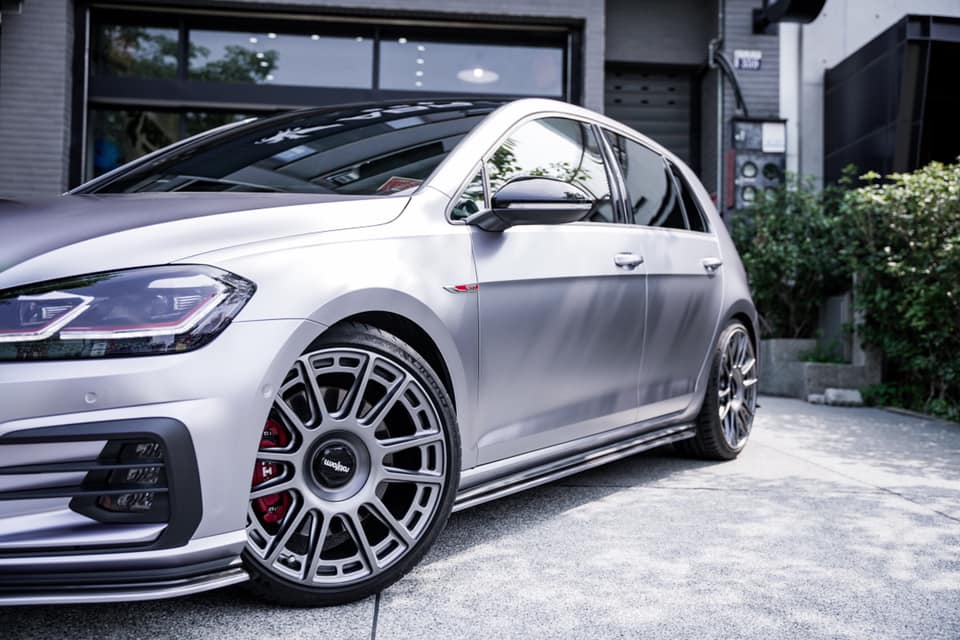 Golf GTI MK7.5 車體改色 Teckwrap ECH03 Charcoal Grey