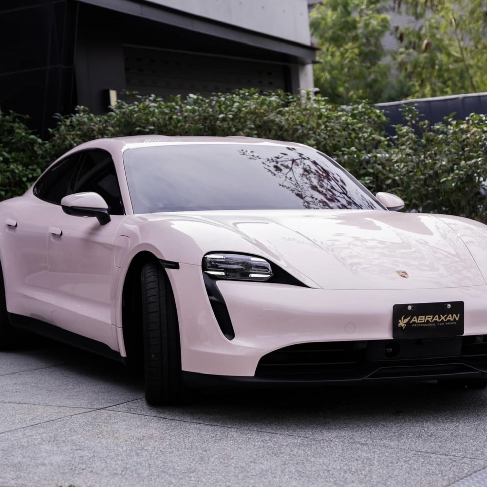 Porsche Taycan 車體改色 Strawberry Milk