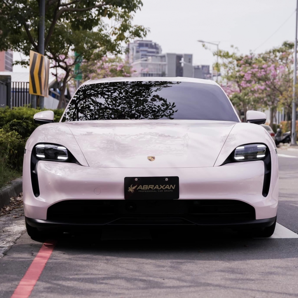 Porsche Taycan 車體改色 Strawberry Milk