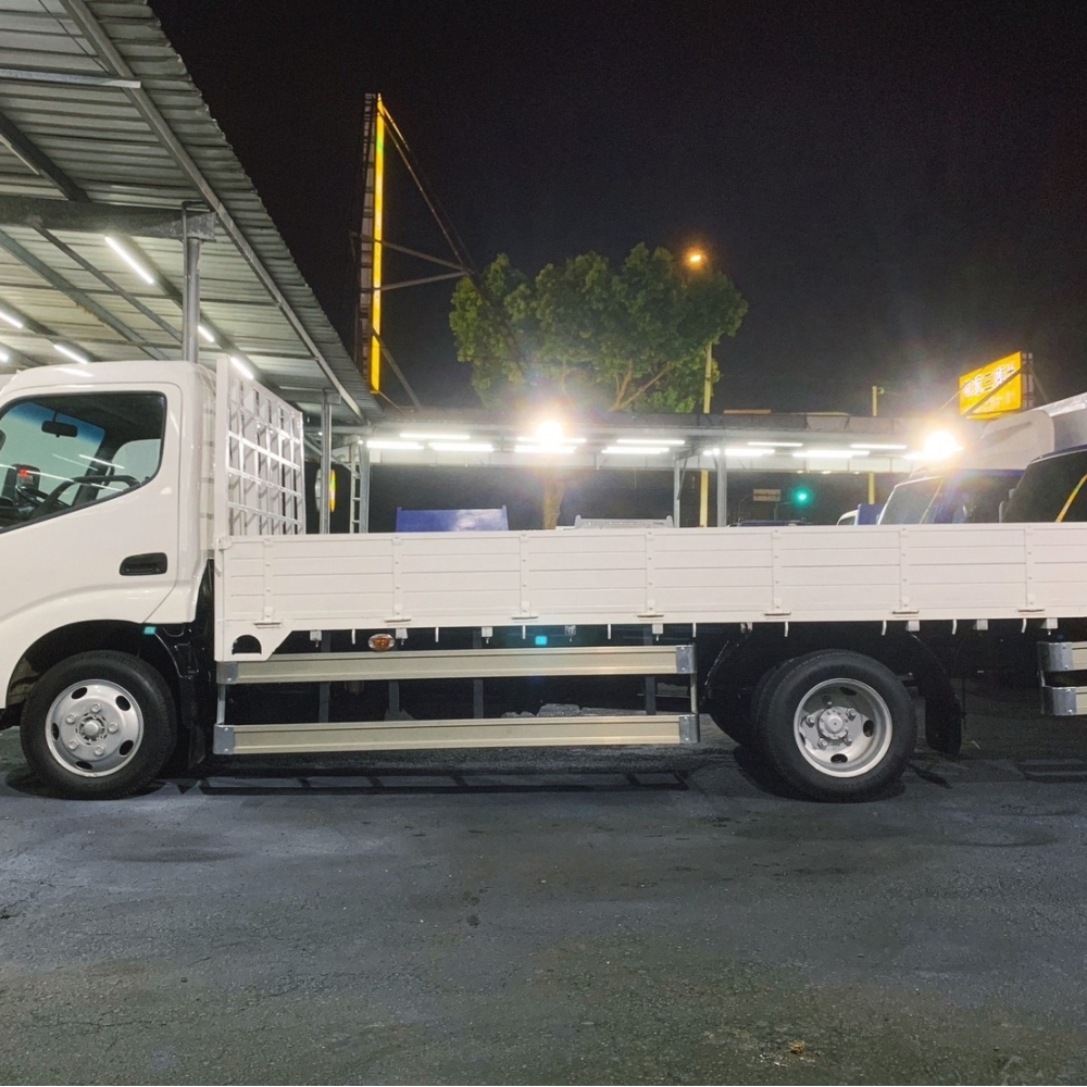 2013 HINO 14呎半 哩程28萬 白色 防捲入 花板 已提升載重