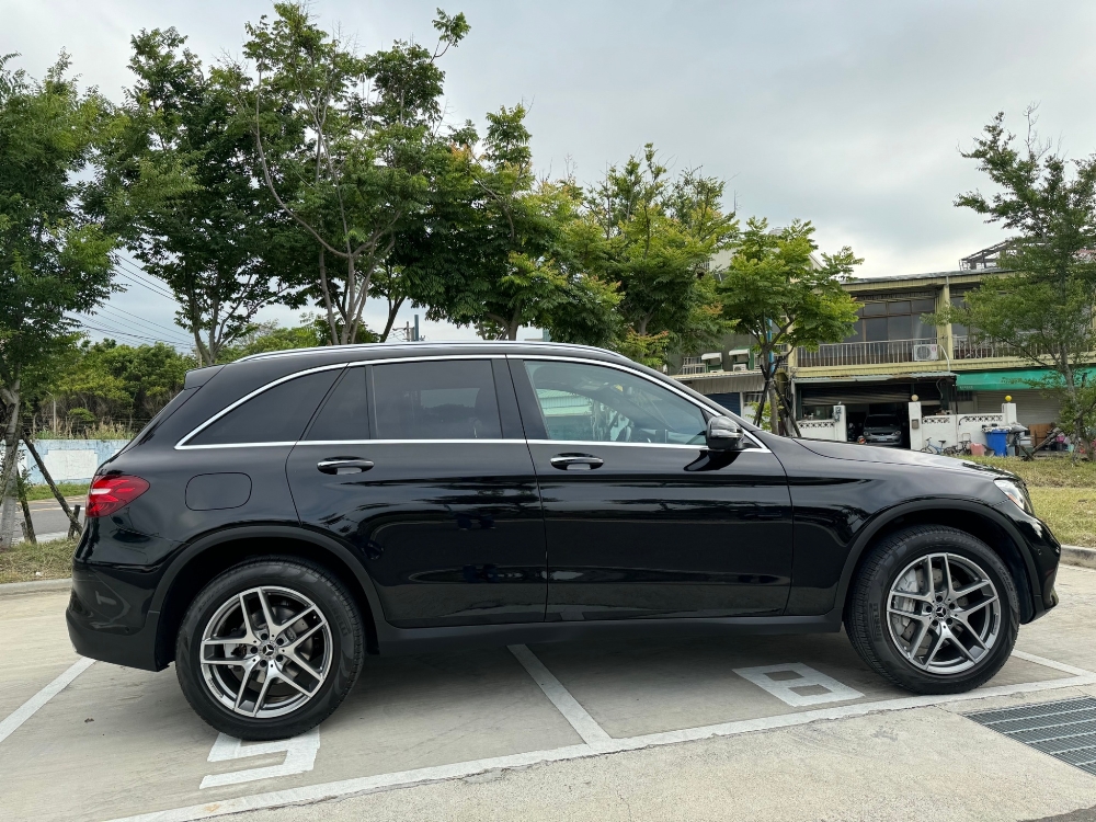 GLC300 SUV 2019年式 4Matic Mercedes Benz 加規 賓士外匯車