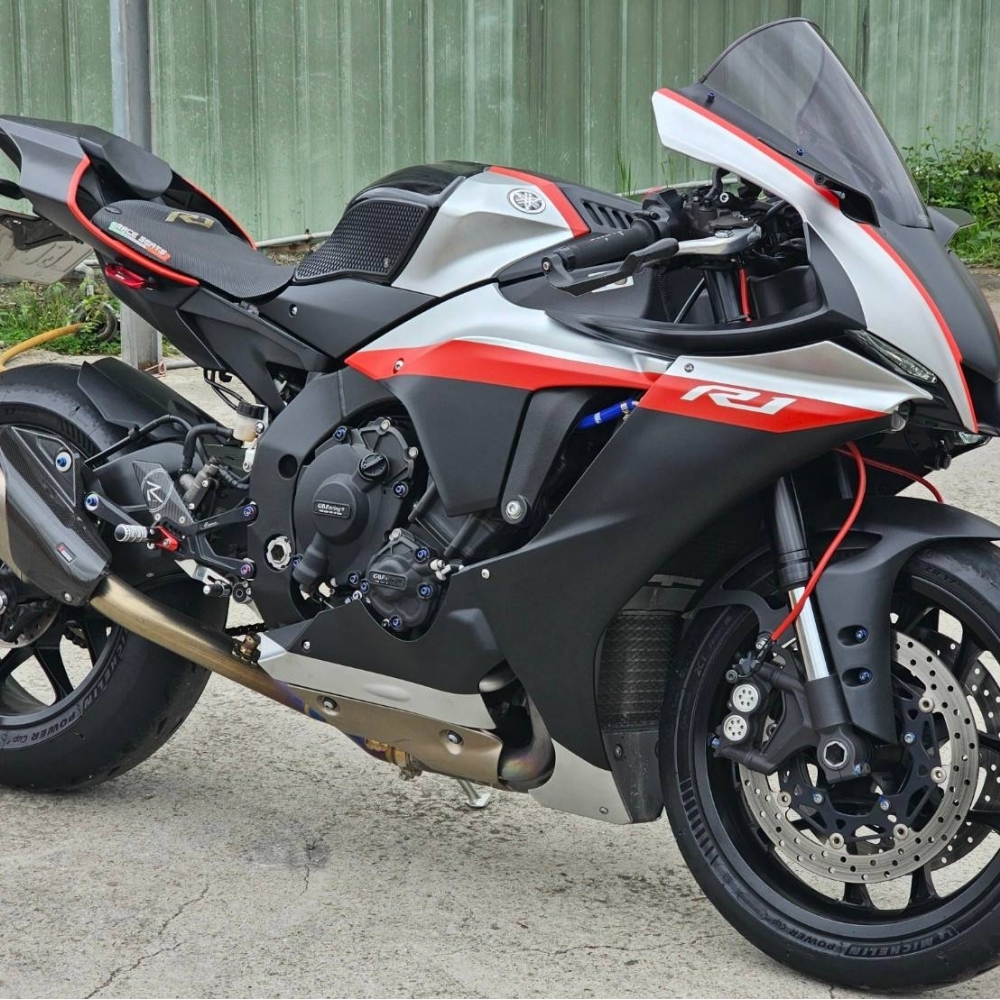 YAMAHA YZF-R1 ABS TCS 黑