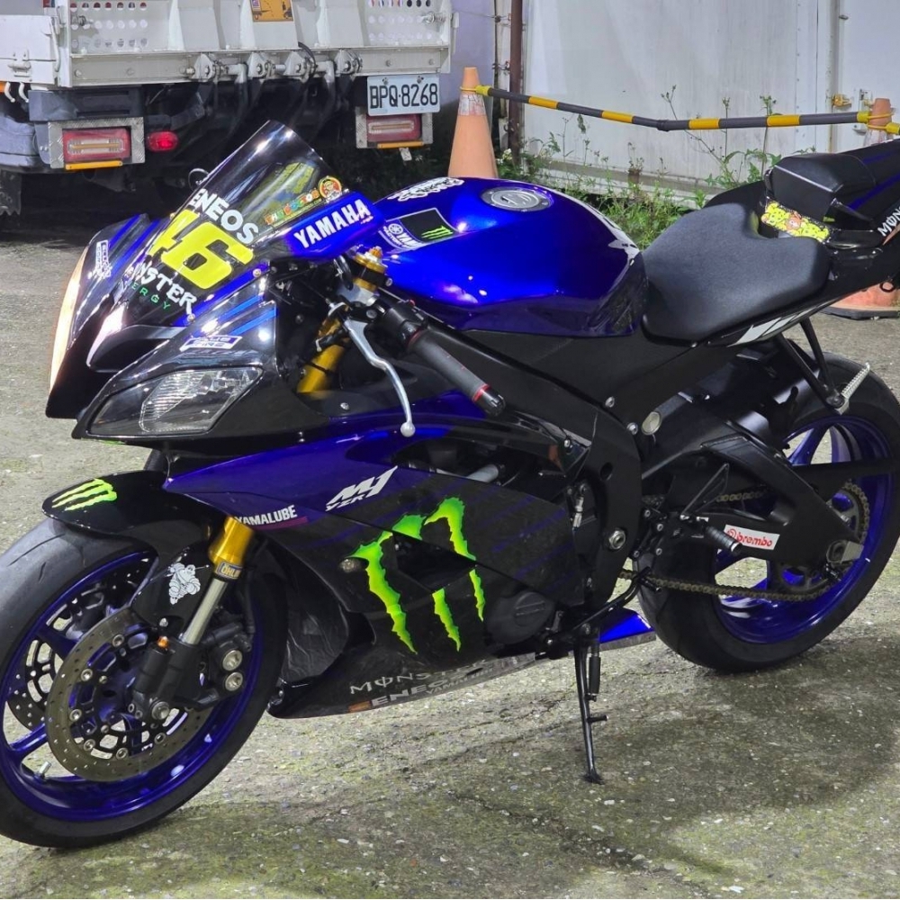 YAMAHA YZF-R6 