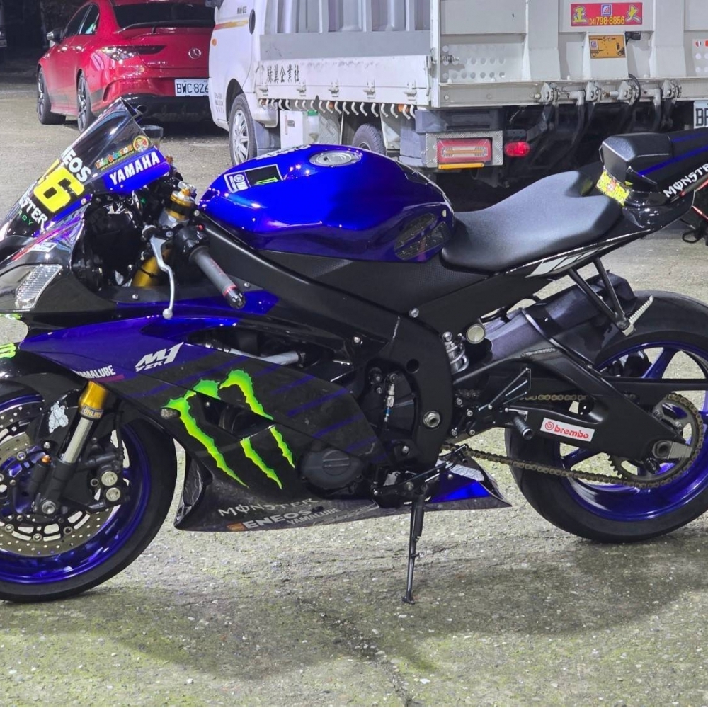 YAMAHA YZF-R6 