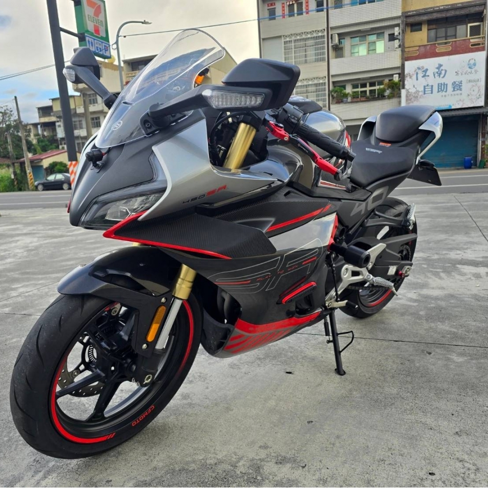 CFMOTO 春風 450SR