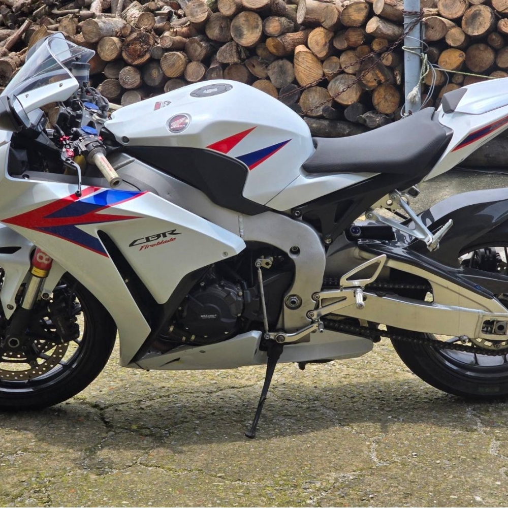 HONDA CBR1000RR 