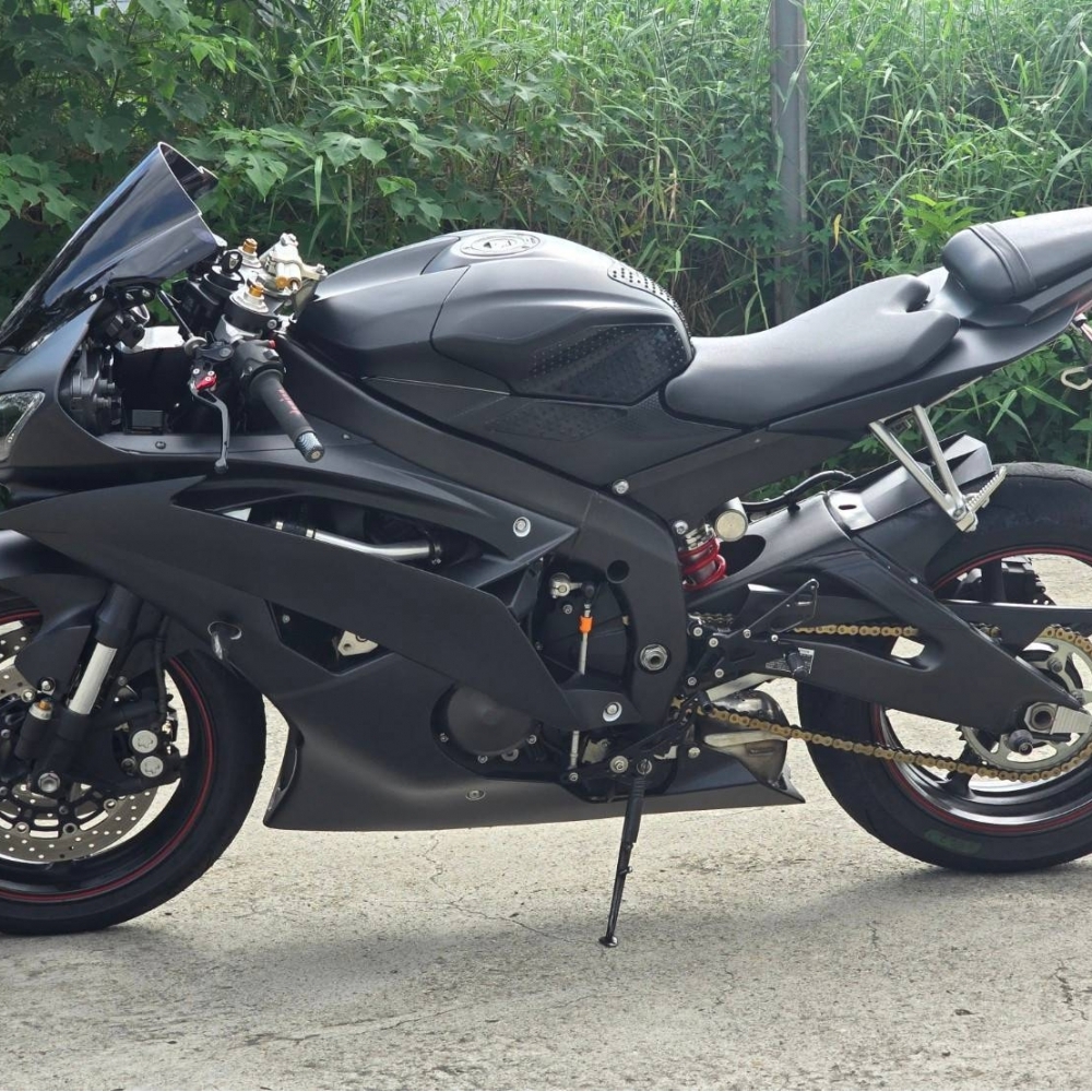 YAMAHA YZF-R6 