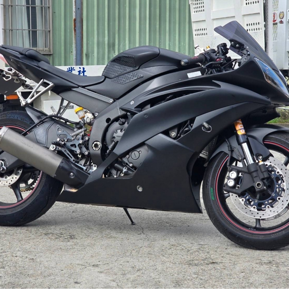 YAMAHA YZF-R6 