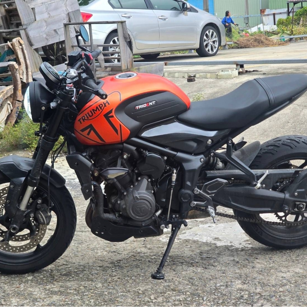 TRIUMPH  凱旋 TRIDENT 660