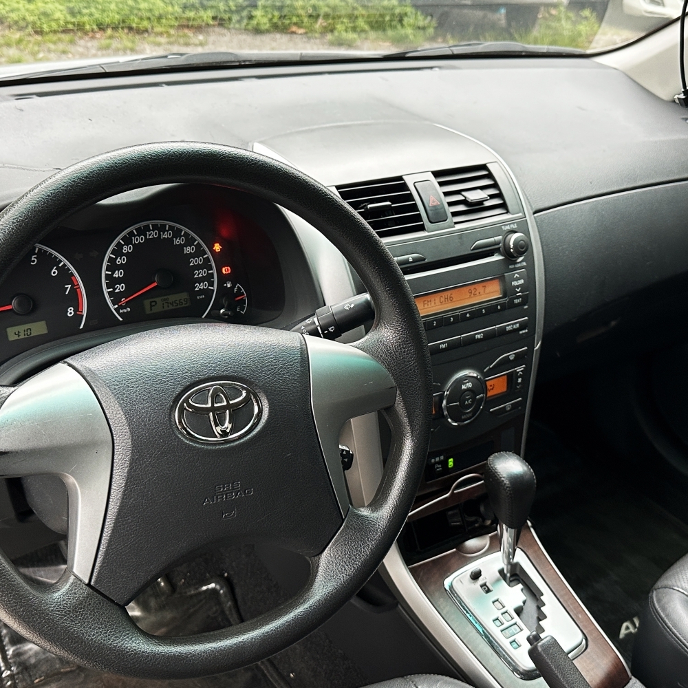 Toyota 2011 Altis (16)