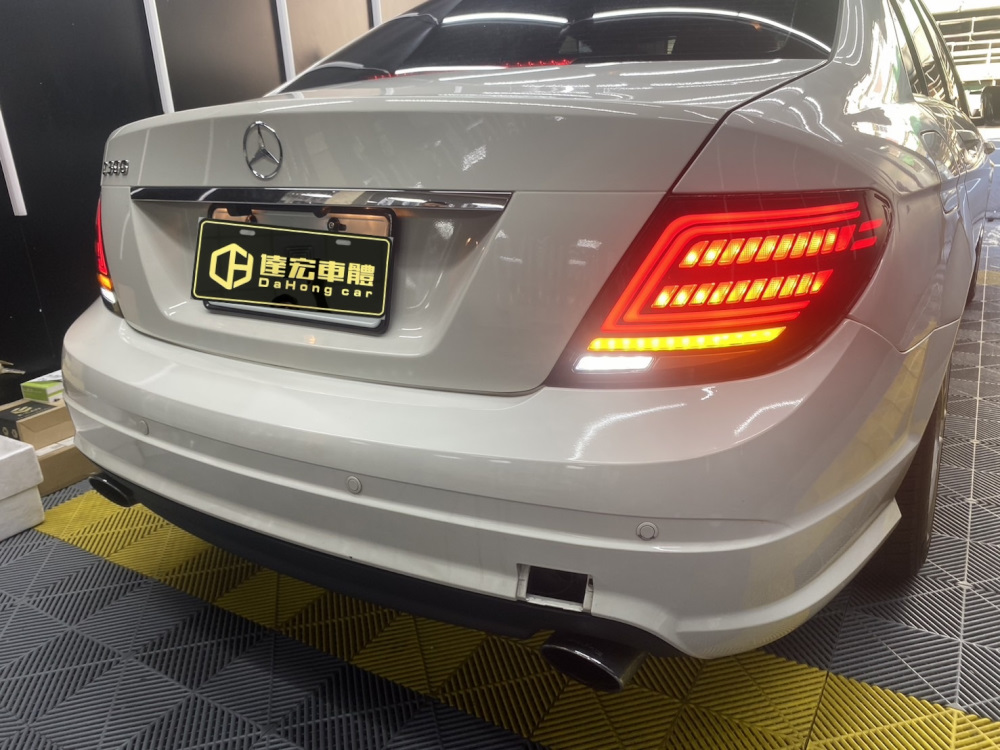 w204 c250 c300 08-13年 類新款 C型 流光 LED 燻黑 尾燈