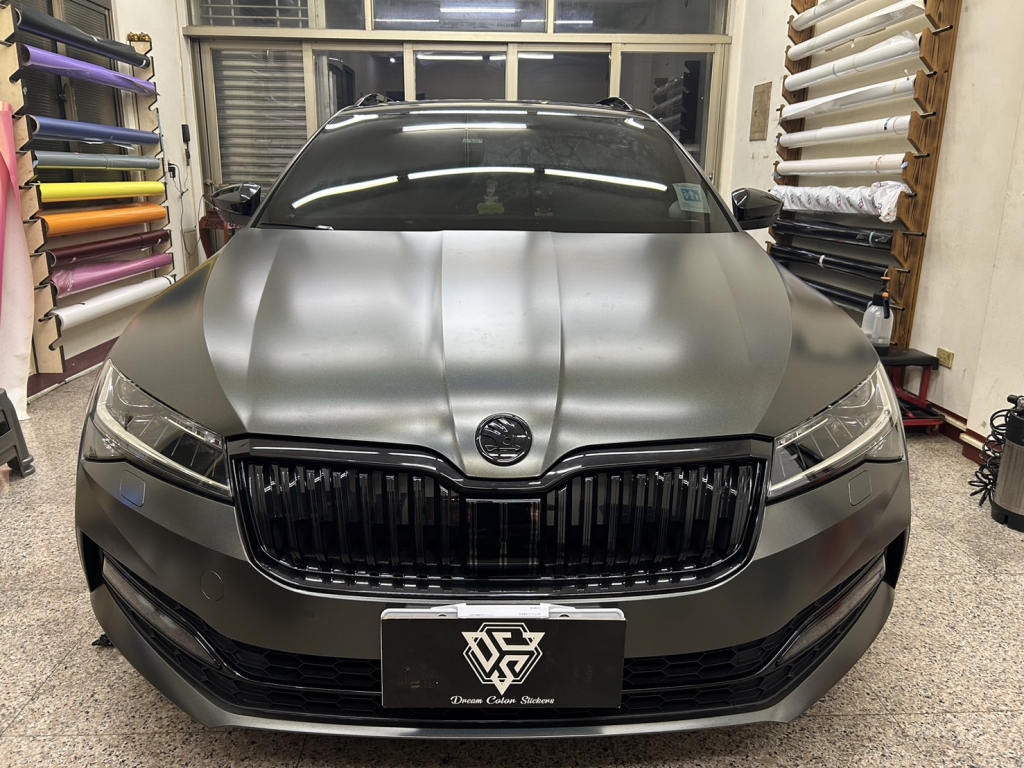 Skoda superb 雷電閃灰