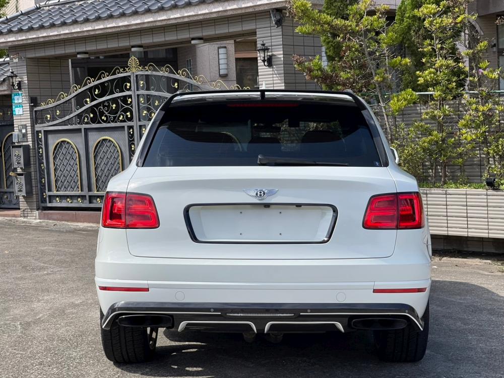 BentleyBentayga12全碳纖維夜視跟車