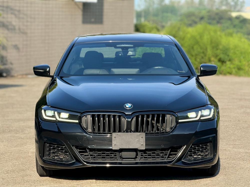 黑豹2021 BMW 540M滿配5AU跟車燻黑燈HK音響黑化套件HUD跑6.1萬