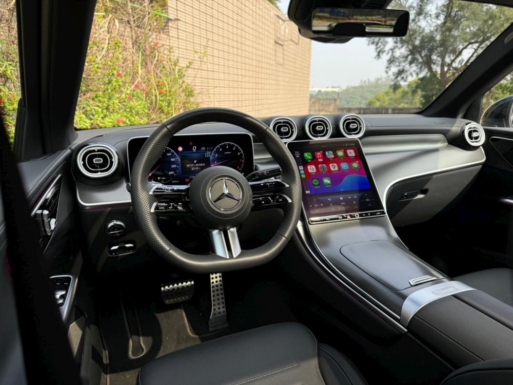 新世代2023 GLC300 AMG SUV高階P20跟車360環景電熱椅全景 跑5千