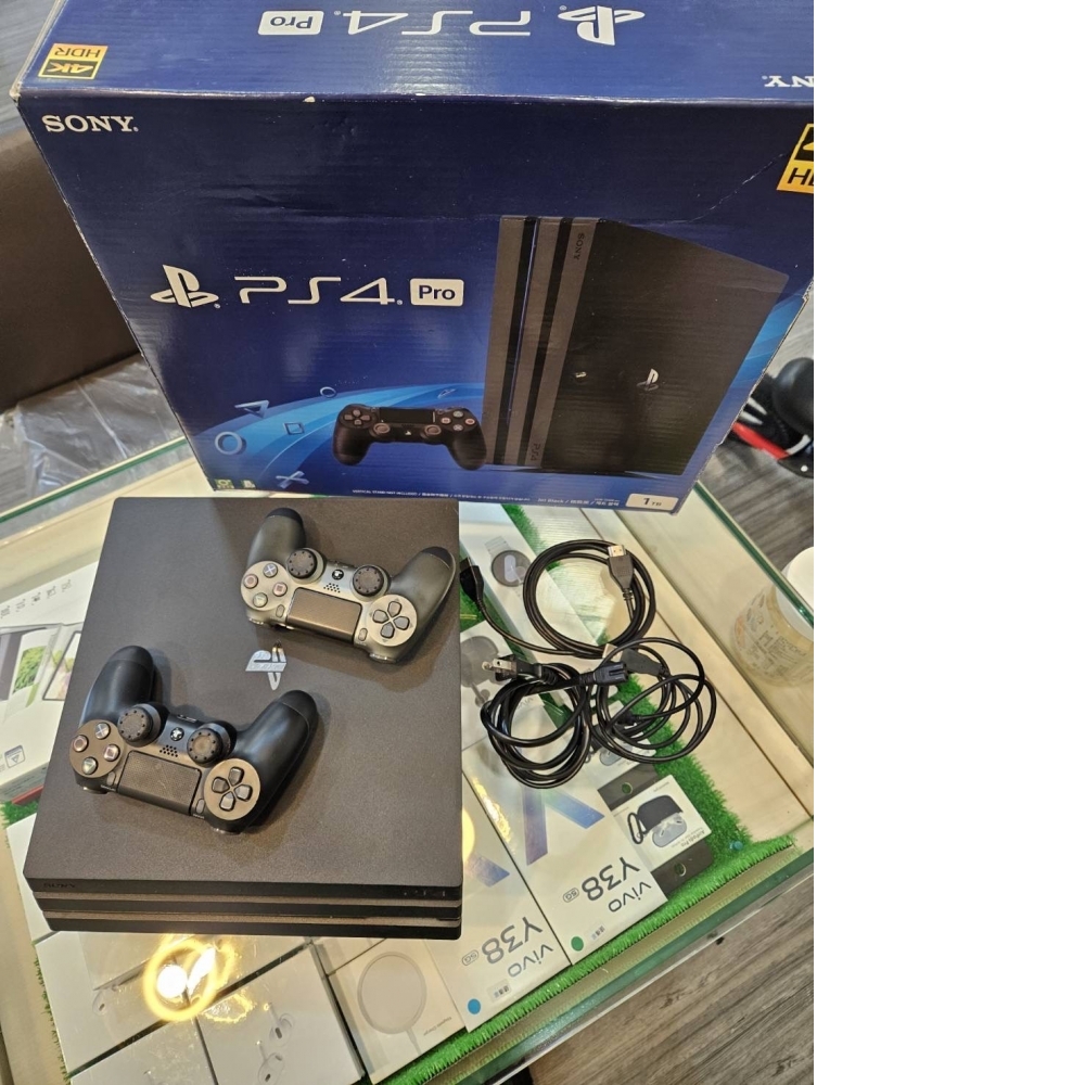 型號：PS4 PRO 7017型 1TB  4K主機 兩手把 黑色 編號#14AA