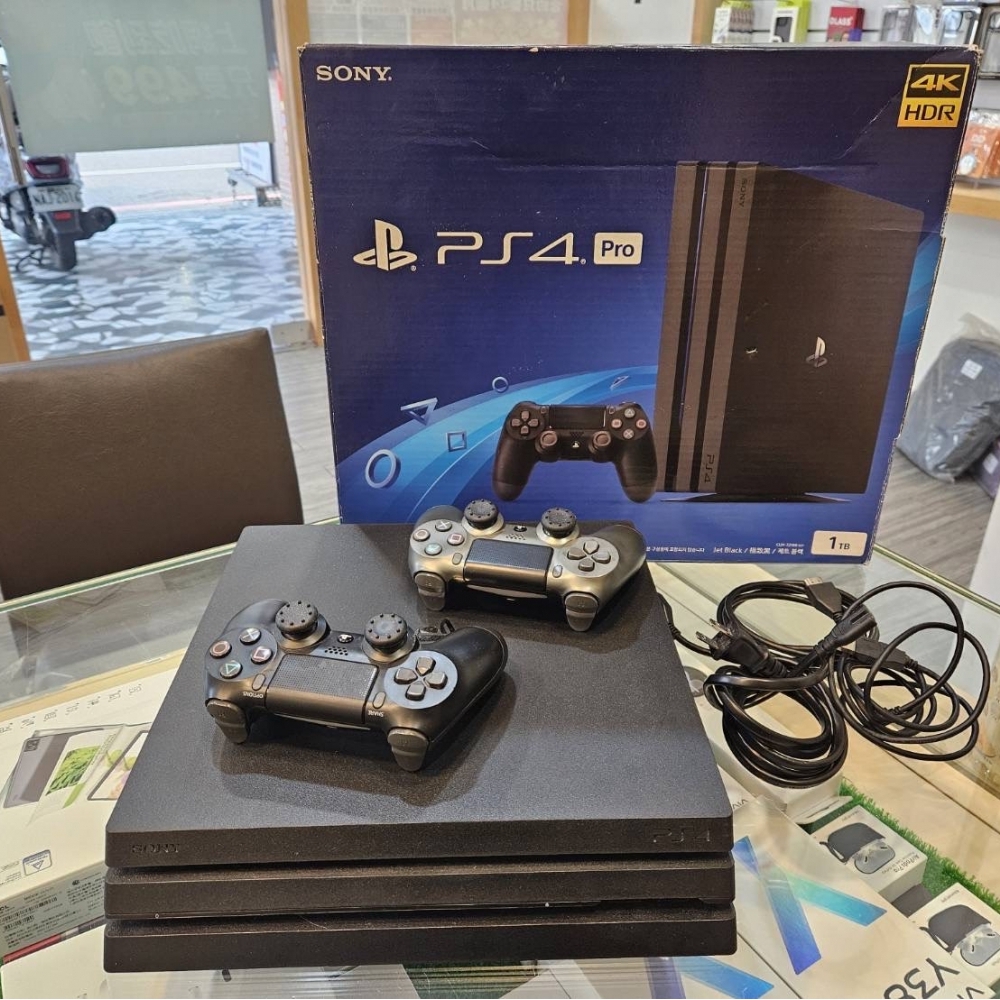 型號：PS4 PRO 7017型 1TB  4K主機 兩手把 黑色 編號#14AA