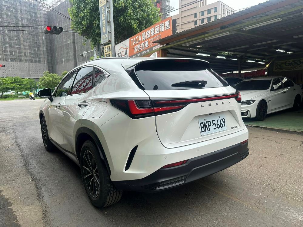 2022年LEXUS NX200