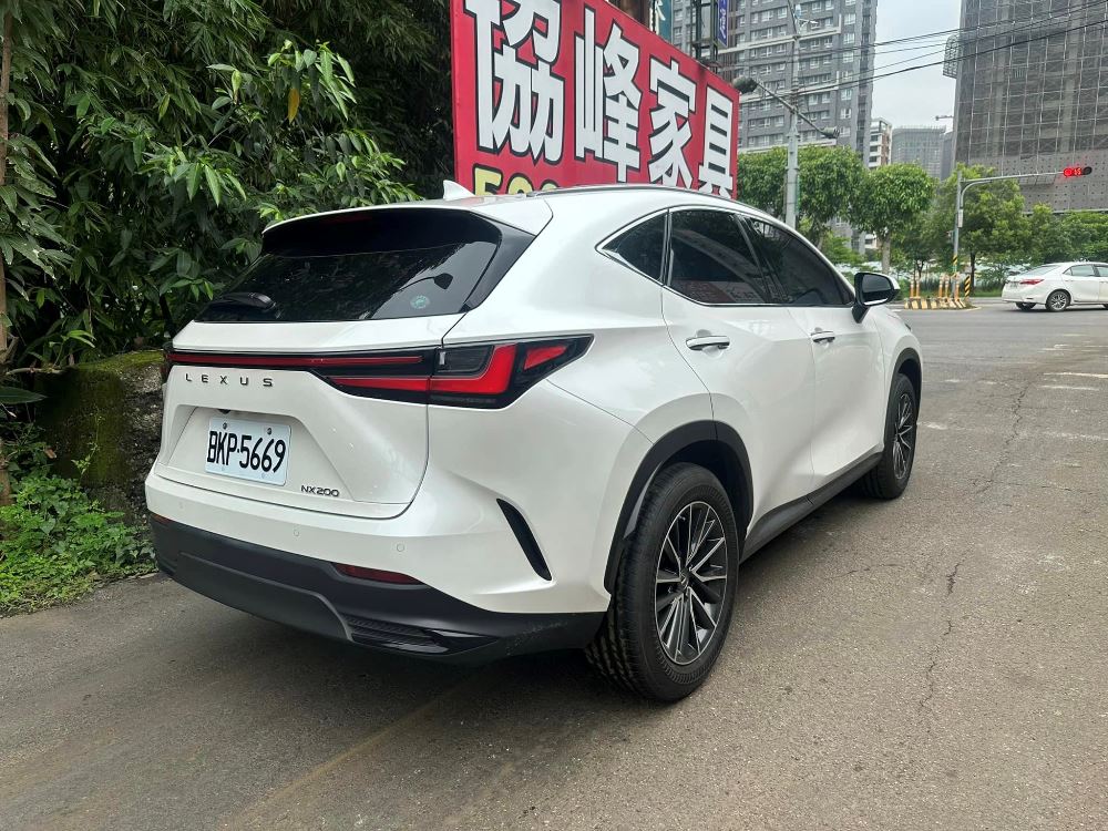 2022年LEXUS NX200