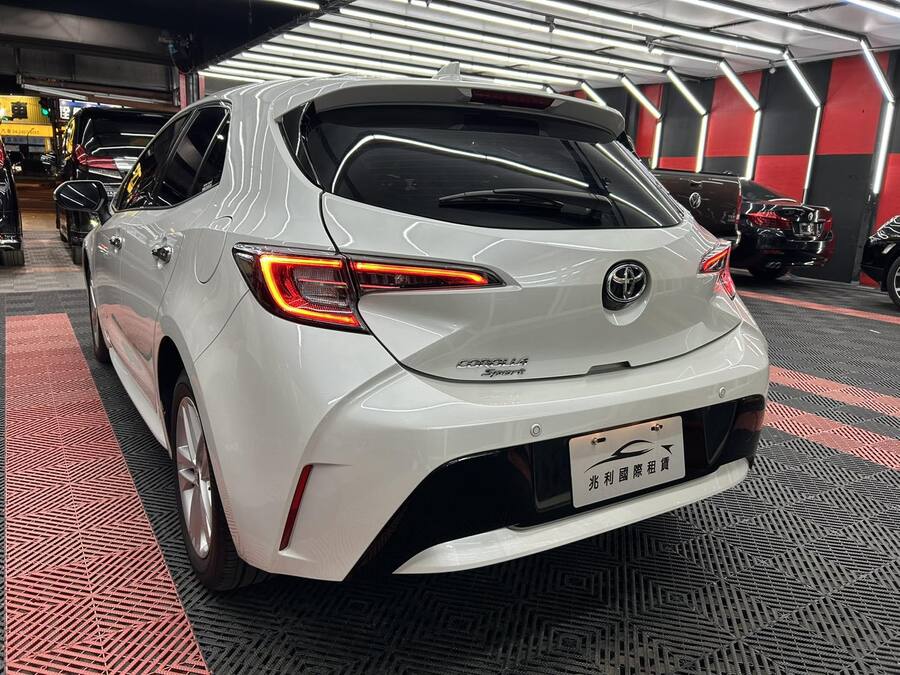 Toyota五門小轎跑