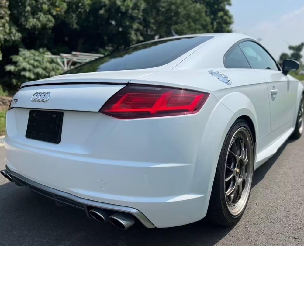 AUDI TTS 白 2015