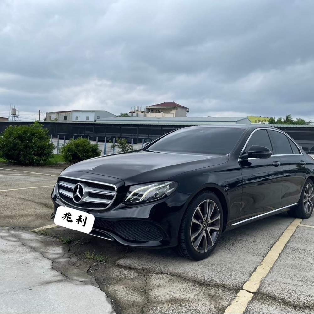 BENZ E250 黑 2017