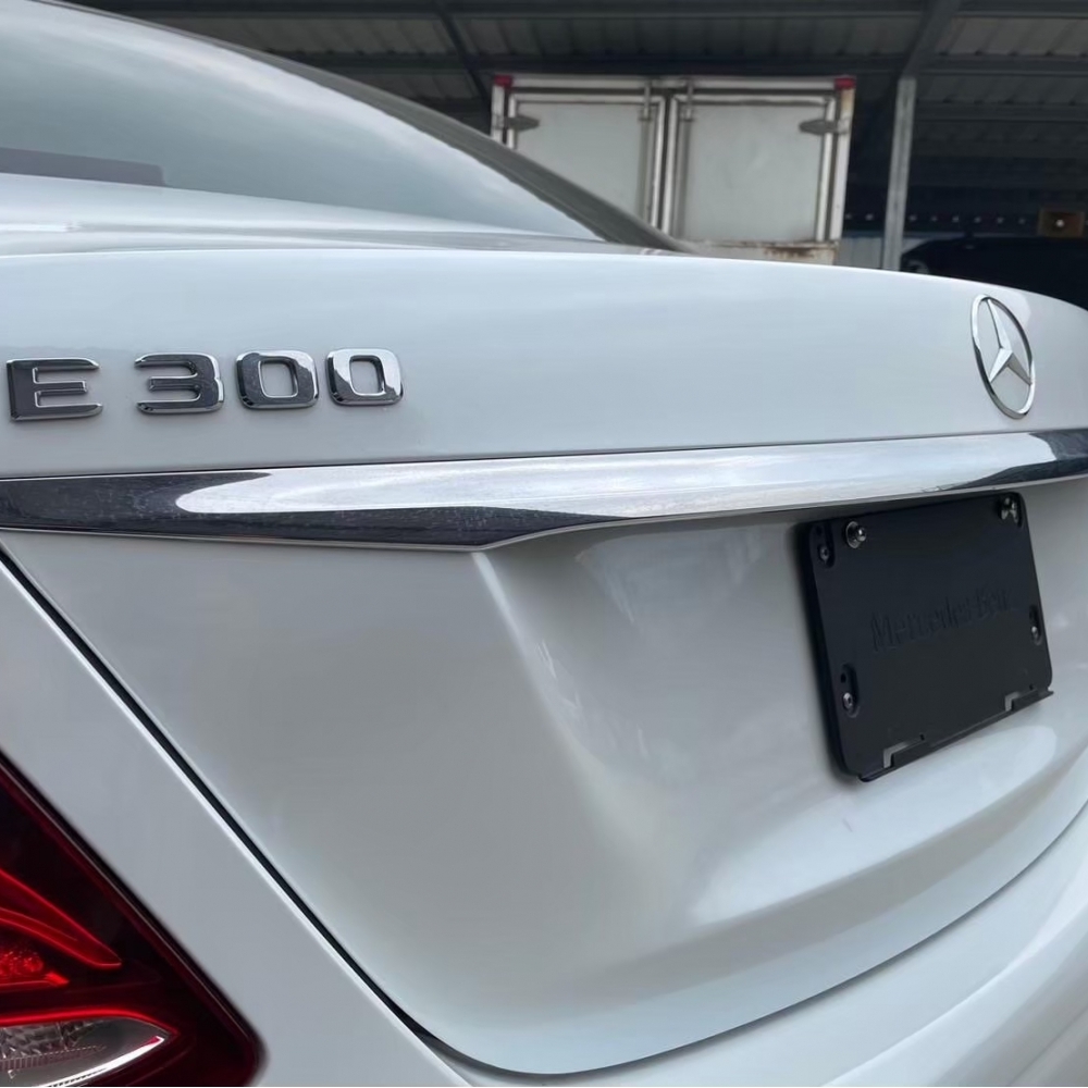 BENZ E300 白 2019