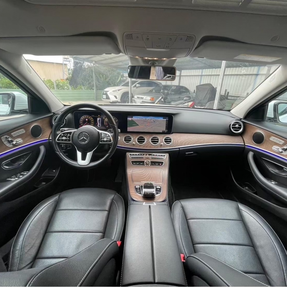 BENZ E300 白 2019