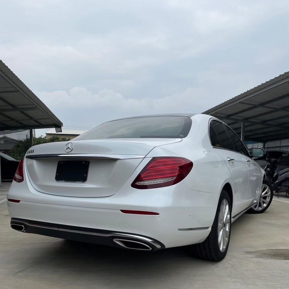 BENZ E300 白 2019