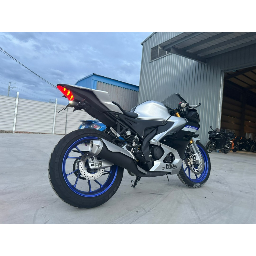 YAMAHA R15M