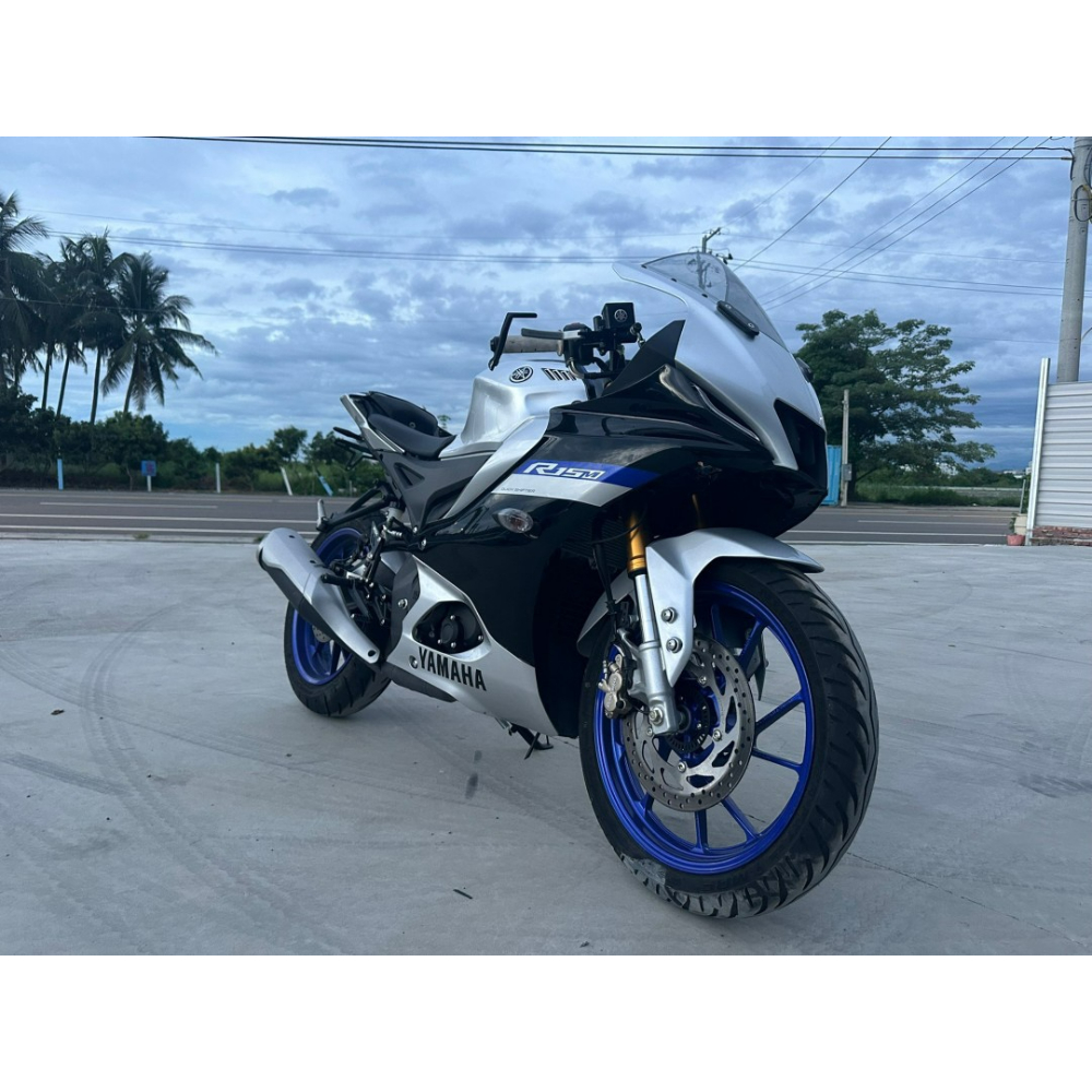 YAMAHA R15M