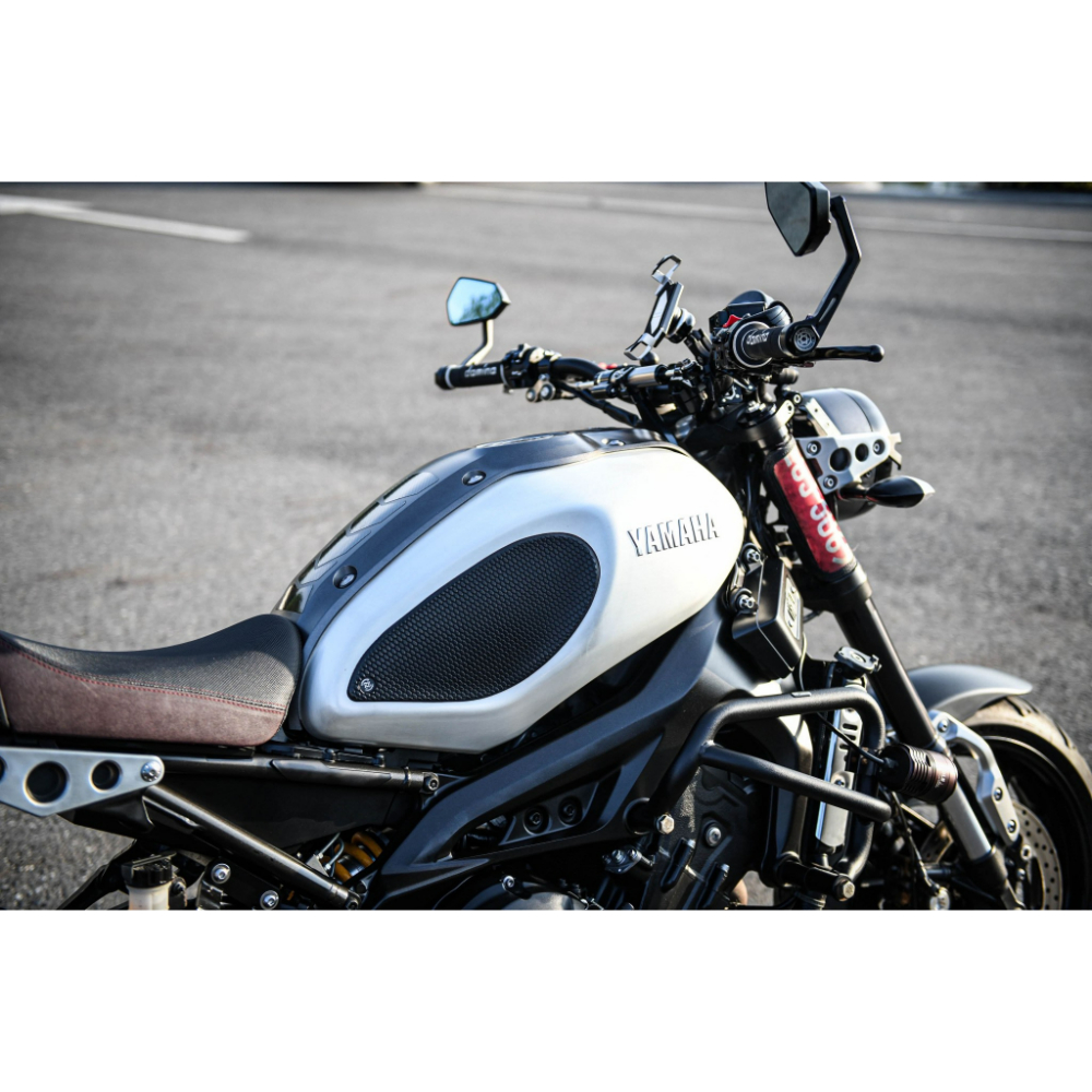 YAMAHA xsr900