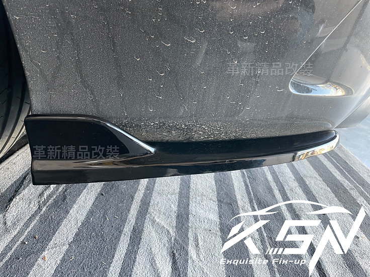 Benz 205 後定風翼 亮黑款