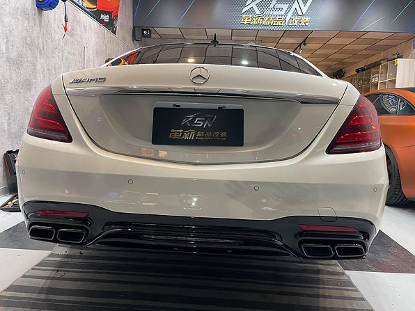 Benz W222 改裝亮黑及碳纖維套件