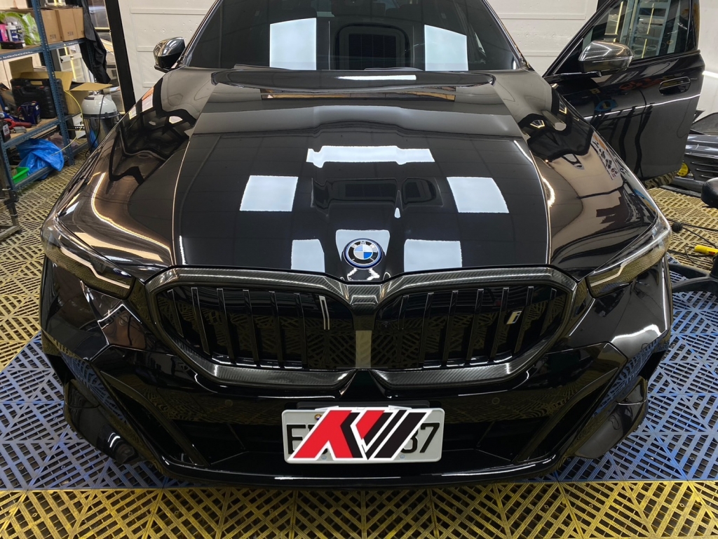 BMW i5局部卡夢貼膜