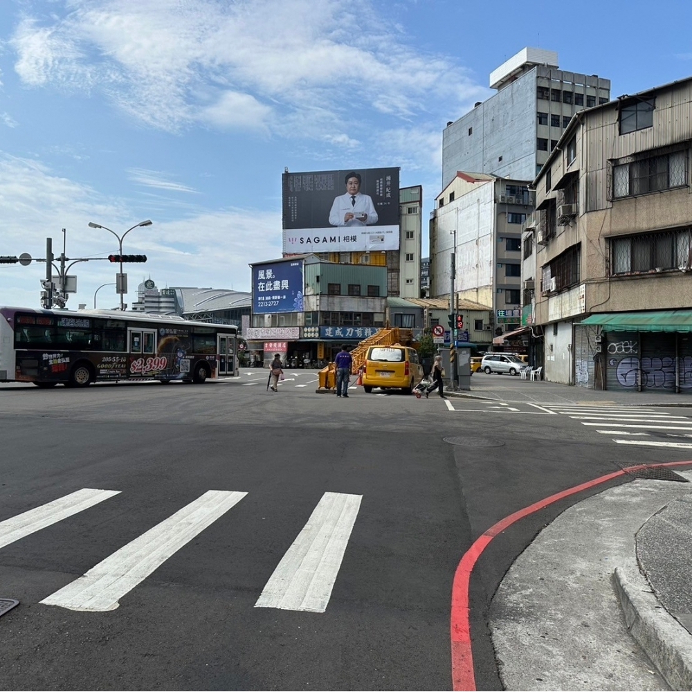 H-0221 台中 中區 建國路 綠川東街 台中車站