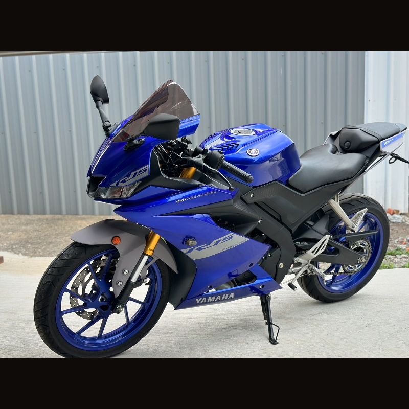 YAMAHA R15