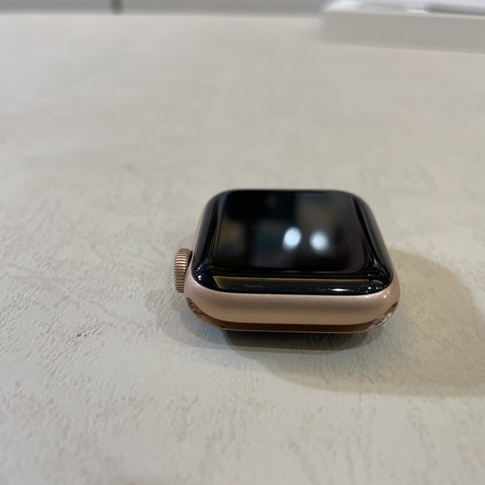 「二手精選」AppleWatch SE 1代  gps 40mm 金色