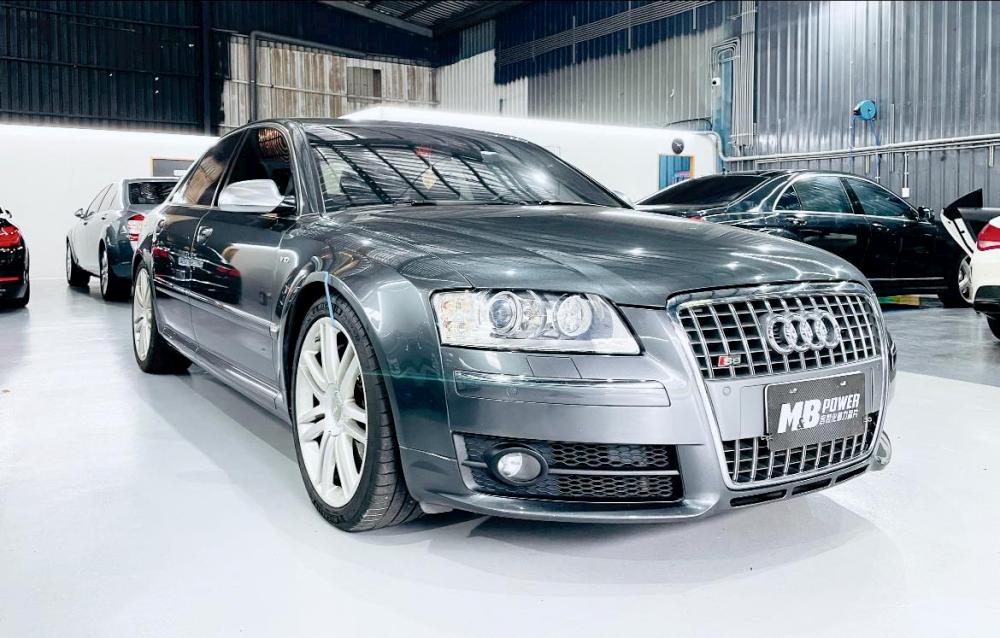 AUDI S8 V1