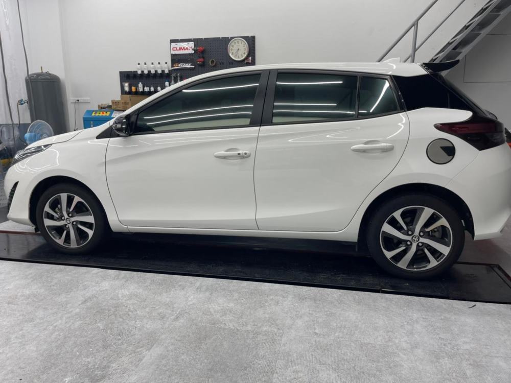 Toyota Yaris  本次施作 水晶鍍膜 Class R + 全車玻璃鍍膜 