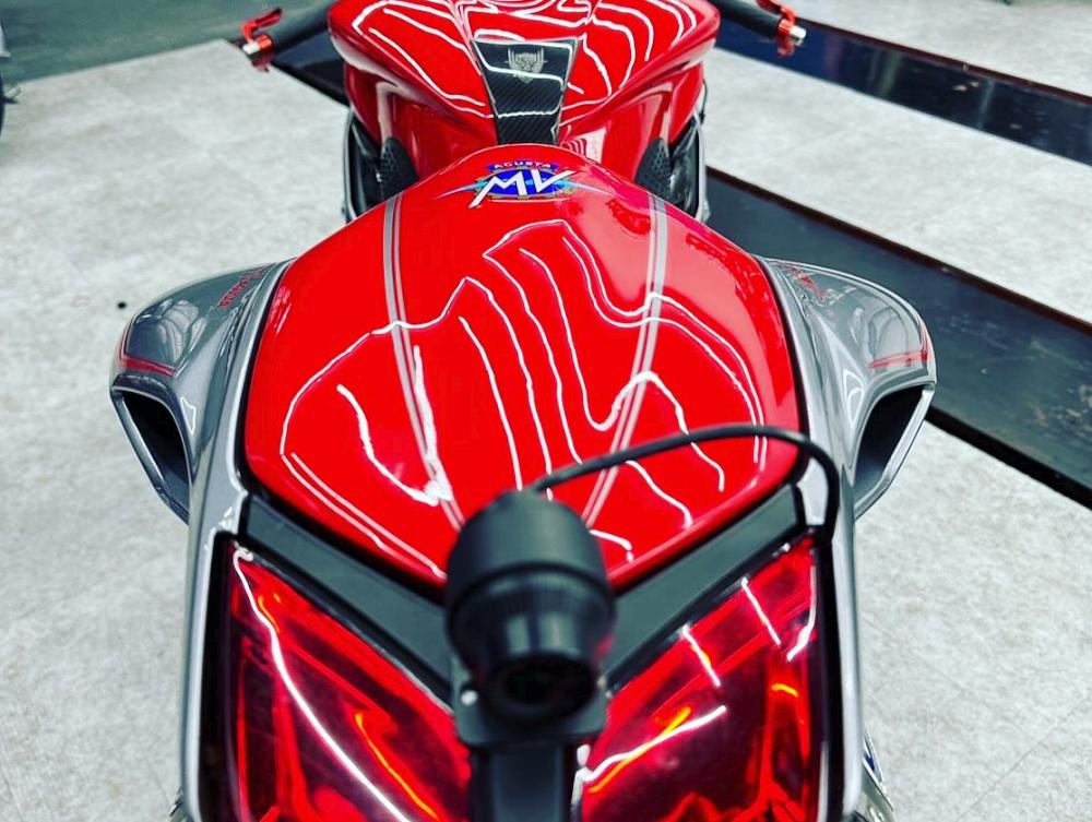 MV Agusta F4R 全車深層清潔+漆面美容