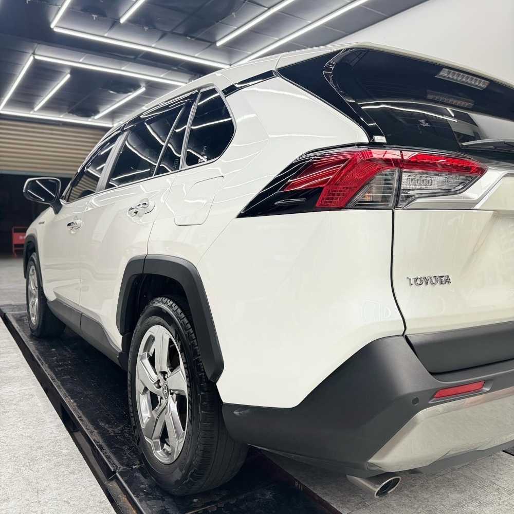 Toyota RAV4 2018 增豔鍍膜