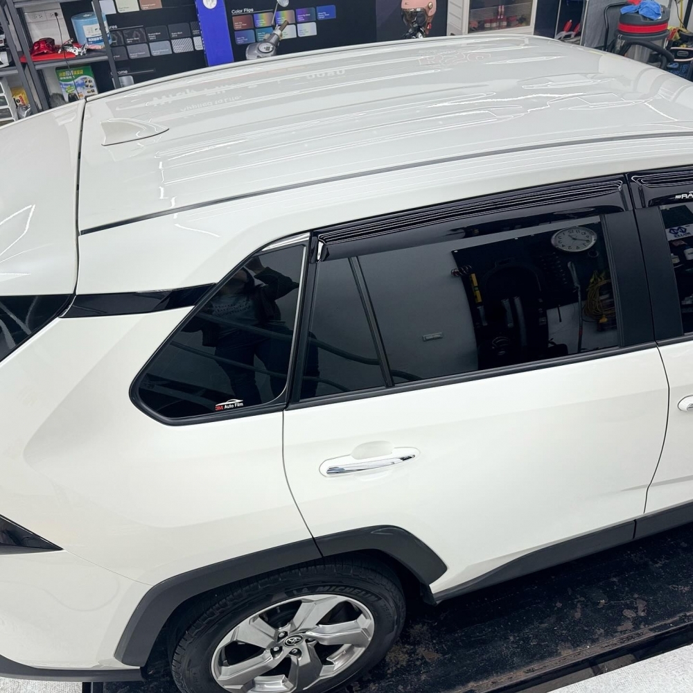 Toyota RAV4 2018 增豔鍍膜