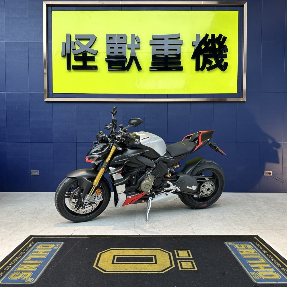 DUCATI Street Fighter V4 SP2 碩文公司車