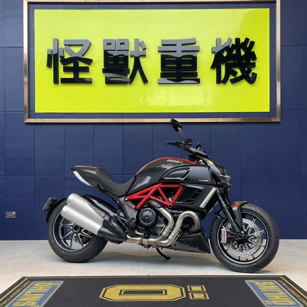 DUCATI DIAVEL CARBON ABS DTC 碩文公司車