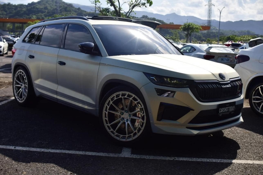 SKODA Kodiaq RS  RC Taiwan ( 藍魅金 )