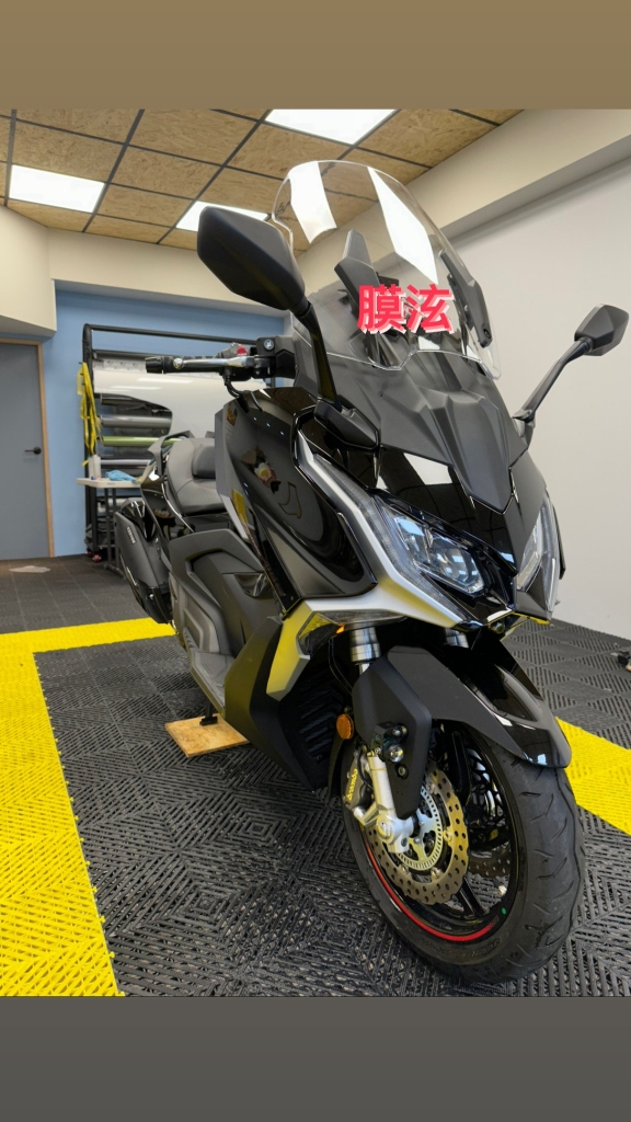 KYMCO AK550　Bozzt Car Warp