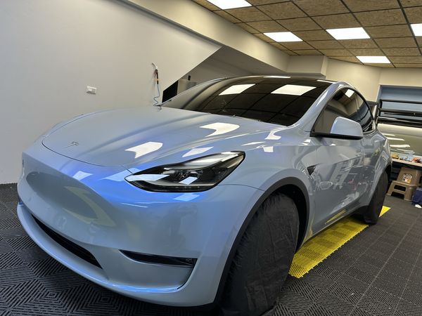 TESLA Model Y  CARV-Taiwan ( 雙色夢幻灰 )