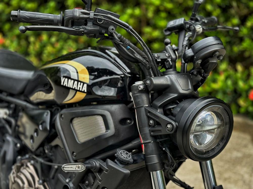 YAMAHA XSR700