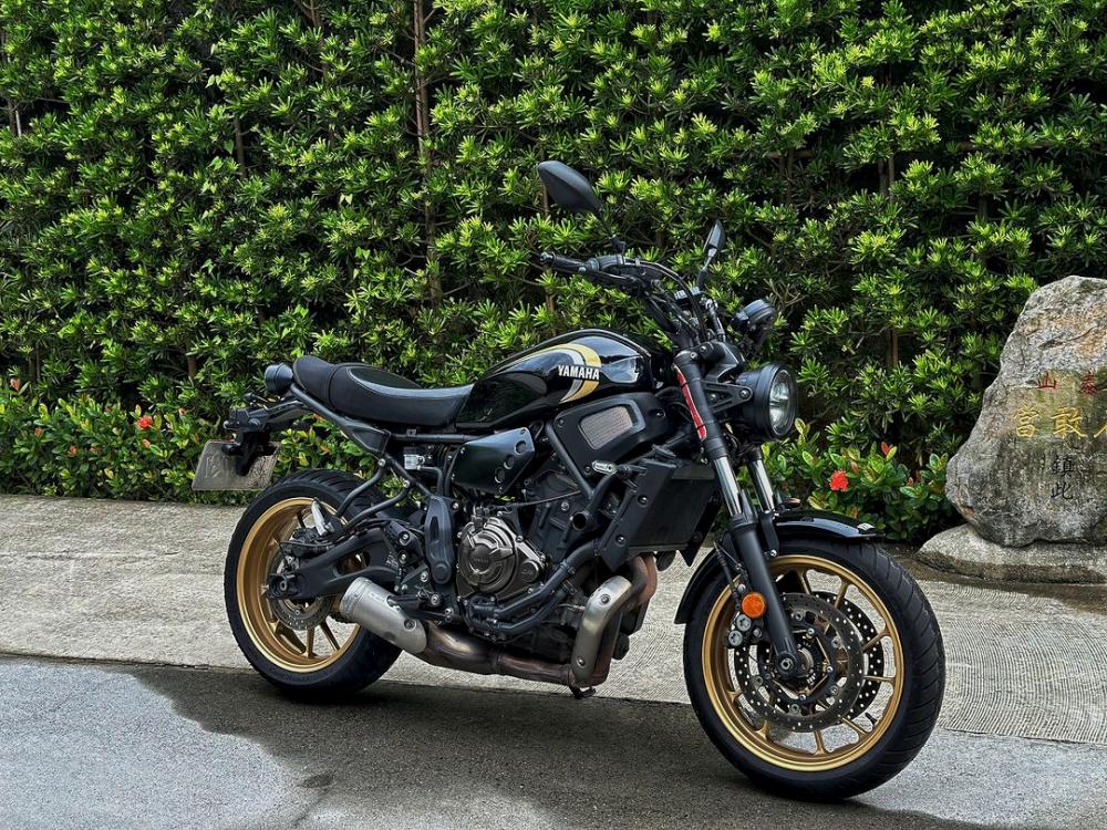 YAMAHA XSR700